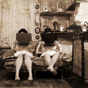 madame et monsieur au bureau