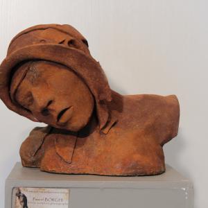 Le casque : grès oxydation à froid 27x34x24 cm